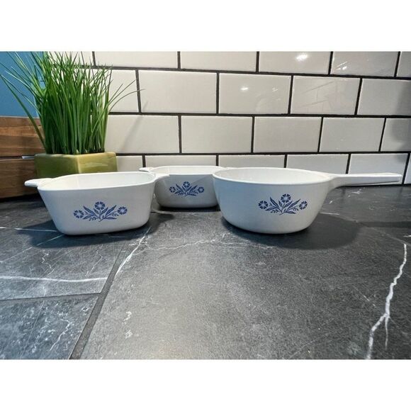 Lot of Corningware Caserole Pans 2x24oz and 1 1/2pt - Picture 2 of 7